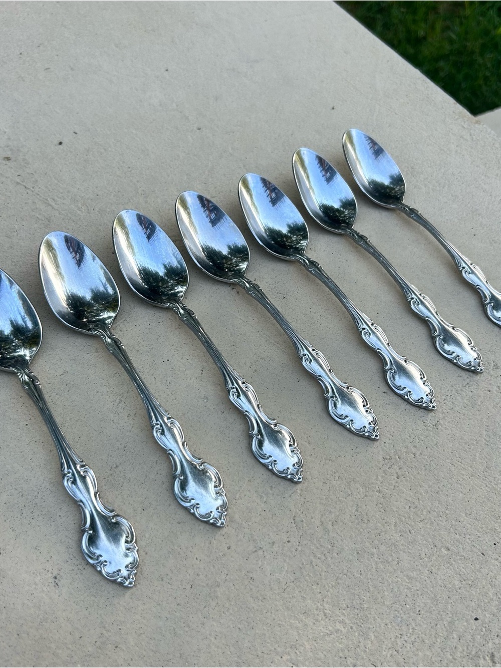 Oneida Mikayla Stainless Steel Set of 7 Soup Spoons